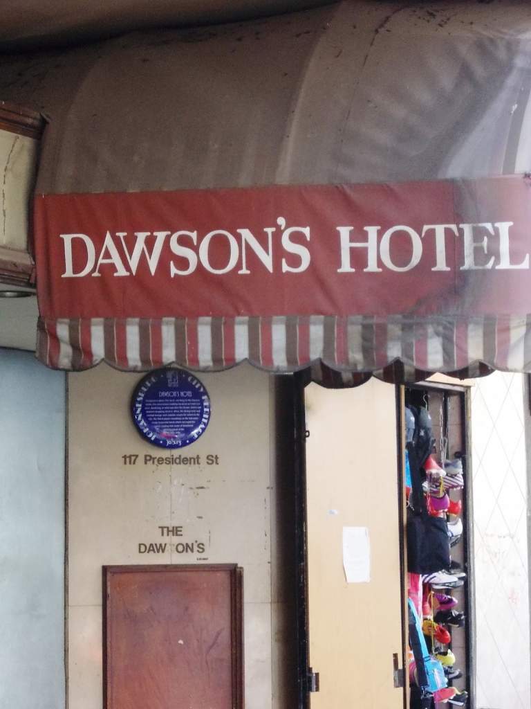 Dawsons Hotel Entrance and Blue Plaque Heritage Portal 2012.jpeg